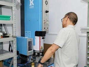 GripSeal Employees View Machine