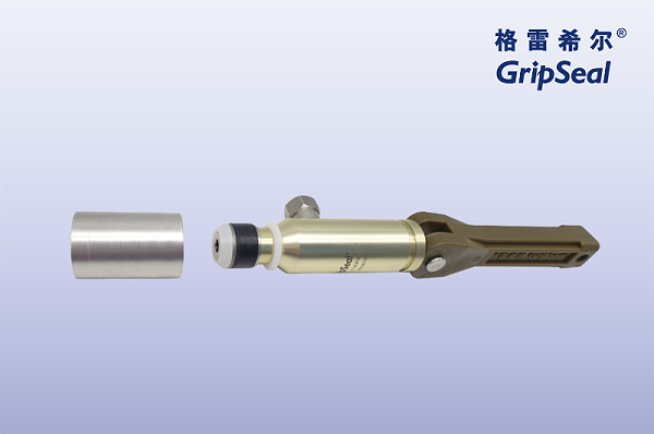 Low pressure internal expansion anti-scratch joint