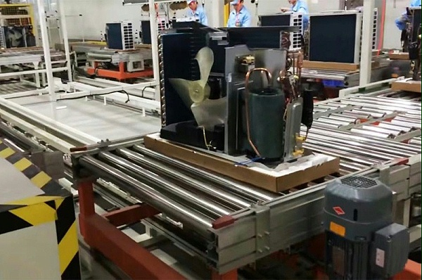 The whole machine has a paper tray into the metal tray.