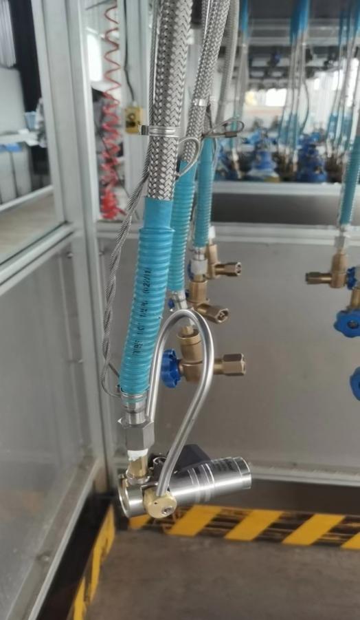 Gas cylinder special connector quick connection